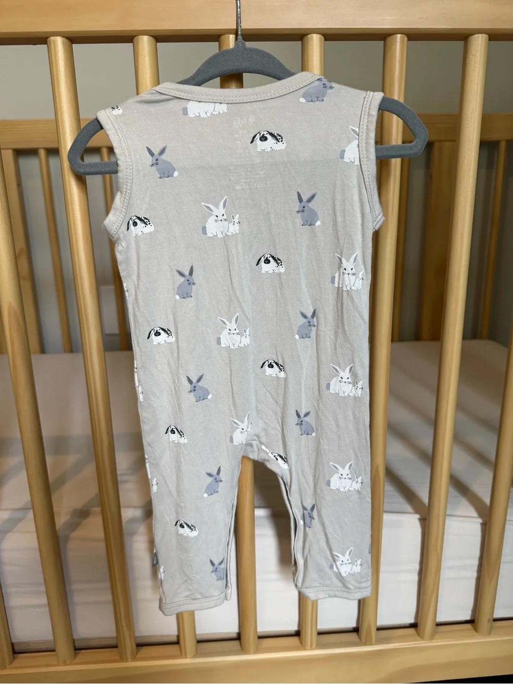 Kyte Baby 3-6M Sleeveless Romper in Bunny (EUC)